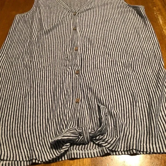 Rachel Zoe button down linen top, tie front - Picture 4 of 17